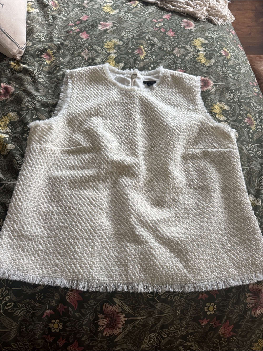 Ann Taylor Fringe Hem Sleeveless Top in White XL